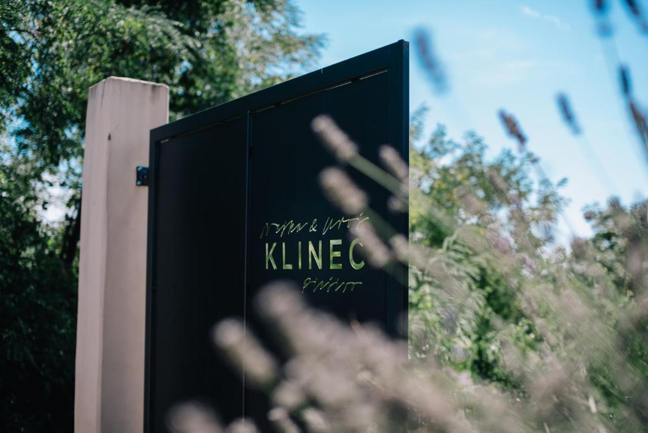Klinec Plesivo Art Rooms Dobrovo Eksteriør bilde